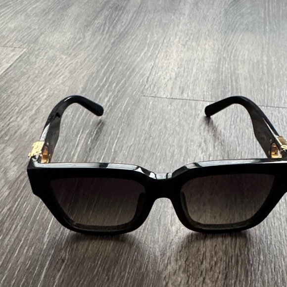 Louis Vuitton Link PM Square Sunglasses - Picture 1 of 8